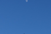 Morten 11 februar 2022 - Robinson R44 over Høyenhall med månen, dette ble bedre en sist