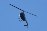 Morten 19 februar 2022 - LN-OSS over Høyenhall, det kommer et helikopter til og jeg prøvde å få dem i samme bilde, men mislykkes