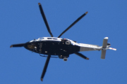 Morten 19 mars 2022 - LN-ORC besøker Høyenhall, Politiets nyeste helikopter legger seg i posisjon