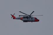 Morten 25 mars 2022 - SAR Queen over Høyenhall, det er Luftforsvarets redningshelikoptertjeneste som flyr sitt nye helikopter som kom i 2020