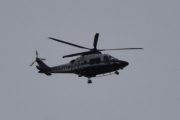 Morten 4 mai 2022 - Politihelikopter over Høyenhall, dem er ute og passer på i dag også
