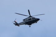 Morten 14 juni 2022 - Politihelikopteret over Høyenhall, selvfølgelig er dem i luften og passer på oss