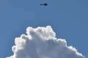 Morten 1 august 2022 - LN-OXA over Høyenhall, det er Airlift som kommer og vi fikk med en fin sky