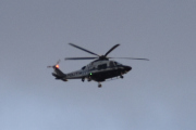 Morten 16 juli 2022 - Politihelikopter over Høyenhall på kvelden, trygg på hytta og like trygg her hjemme