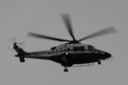 Morten 20 mai 2022 - Politihelikopter over Høyenhall på kvelden, det er bare Politiet som vil si god natt