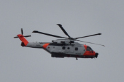 Morten 21 juni 2022 - SAR Queen 0264 over Høyenhall, dette er Luftforsvaret Redningstjeneste som kommer med sitt andre nye helikopter