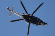 Morten 18 desember 2022 - LN-ORA besøker Høyenhall, det er Politiets første helikopter av typen Leonardo som står og venter på meg