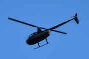 Morten 3 oktober 2022 - Robinson besøker Høyenhall, og hvis jeg har rett, så er dette Helikopterdrift som kommer med sin Robinson R44 fra 2008