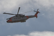 Morten 9 november 2022 - SAR Queen 0279 besøker Høyenhall, Luftforsvaret Redningstjeneste Rescue holder seg under skyene