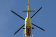 Morten 15 desember 2022 - LN-OUE besøker Høyenhall, det er full fart med sin Airbus H135 Lege Luftambulansetjenesten nå