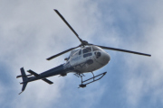 Morten 7 juli 2022 - LN-OSE besøker Høyenhall igjen, men når vi snakker om sola, her kommer Pegasus Helicopter tilbake