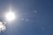 Morten 9 juli 2022 - LN-OFB besøker Høyenhall, jeg for den sammen med solen