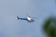 Morten 14 juni 2022 - Pegasus Helicopter over Høyenhall, klokken er 12.08. Her rakk jeg bare et bilde før den forsvant bak et tre