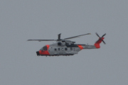 Morten 21 juni 2022 - SAR Queen 0264 kommer tilbake over Høyenhall, så hvor har vi dem?