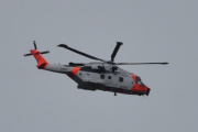 Morten 21 juni 2022 - SAR Queen 0264 over Høyenhall, den er av typen AgustaWestland AW101 og leverandør er Leonardo Helicopters i England