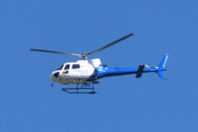 Morten Sankthansaften 23 juni 2022 - LN-OSE besøker Høyenhall igjen, klokken er 16.08. Litt gøy dette her å få Pegasus Helicopter fra begge vinkler