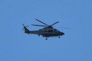 Morten 29 juni 2022 - Politihelikopteret over Høyenhall, klokken er 18.35. Selvfølgelig er dem i luften i dag også