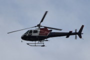 Morten 31 mai 2022 - LN-OFB besøker Høyenhall, det er Helitrans, og nå trodde jeg nesten av dette helikopteret hadde løftet bilen min