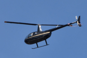 Morten 5 mai 2022 - LN-OGS besøker Høyenhall, det er ikke Mr. Robinson eller Helikopterdrift som flyr her - det er han Ove :-)