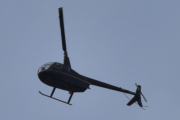 Morten 9 mai 2022 - LN-OGS besøker Høyenhall, det er Ove som kommer med sitt Robinson R44 Raven II fra 2006