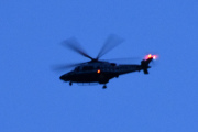 Morten 25 mars 2022 - Politihelikopter over Høyenhall om kvelden