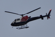 Morten 31 oktober 2022 - Helitrans besøker Høyenhall, jeg er ganske sikker på at dette er LN-OGW, selv om jeg er fargeblind