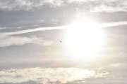 Morten 9 oktober 2022 - Robinson R44 over Høyenhall, her fikk vi med solen og nederst til høyre flyr det en fugl