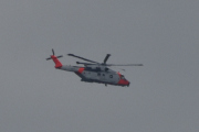 Morten 22 september 2022 - SAR Queen 0277 over Høyenhall, jeg så at den kom tilbake også, men da drev jeg og malte