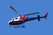Morten 5 september 2022 - LN-OGE besøker Høyenhall, det er Helitrans som svinger en tur innom