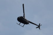 Morten 9 september 2022 - LN-OGS besøker Høyenhall, jeg avbrøt en seanse med Rødstrupa, bare for å møte Ove som kommer i sin Robinson R44 fra 2006