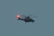 Morten 26 august 2023 - Politihelikopteret over Høyenhall på kvelden, klokken er 20.43 på en lørdagskveld og jeg skal snart legge meg. Men så kommer det et stort fly
