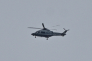Morten 19 juli 2023 - Politihelikopter over Høyenhall, nå er dem på den andre siden av verandaen, men det ser jo ikke dere