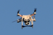 Morten 17 juni 2023 - Drone over Flisa, og akkurat som et helikopter, så forandrer lyden seg litt når den snur på seg