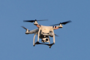 Morten 17 juni 2023 - Drone over Flisa, og nå skal jeg ta en prat med CowRay - han filmer meg...