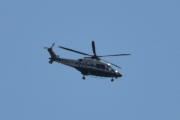 Morten 22 juni 2023 - Politihelikopter over Høyenhall, dem er ute og passer på