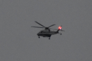 Morten 13 desember 2023 - Politihelikopter over Høyenhall, klokken er fremdeles 09.10, men jeg klarte ikke å få dere i samme bilde. Men det klarte jeg 31 mai 2023 :-)