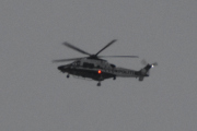 Morten 13 desember 2023 - Politihelikopter over Høyenhall, klokken er 09.10 på morgenen og jeg hører ikke bare dette helikopteret
