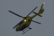 Morten 6 desember 2023 - LN-OUJ besøker Høyenhall, det er Norsk Luftambulanse som også er ute med sin Airbus H135 Lege Luftambulansetjenesten fra 2018, og det snør enda
