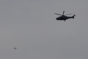 Morten 10 februar 2023 - Politihelikopter og et stort fly møtes over Høyenhall