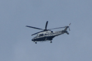 Morten 10 juli 2023 - Politihelikopter over Høyenhall, har vært en rundtur rundt Østensjøvannet, så det er fint å være hjemme igjen