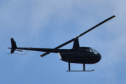 Morten 27 juli 2023 - LN-OGS over Høyenhall, det er Ove som er ute med sin Robinson R44 fra 2006. Han har en stripe på siden og merke R44 bak