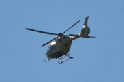 Morten 9 juli 2023 - Norsk Luftambulanse over Høyenhall, det er en Airbus H135 Lege Luftambulansetjenesten som flyr fort mot kveldsolen