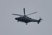 Morten 16 mai 2023 - Politihelikopter over Høyenhall, klokken er 14.10. Jeg lurer på om jeg ser dem på 17 mai