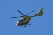 Morten 2 mai 2023 - Norsk Luftambulanse over Høyenhall, klokken er 09.44. Dem flyr en Airbus H145 Luftambulansetjenesten