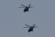 Morten 9 mai 2023 - To Politihelikoptre i formasjon over Høyenhall