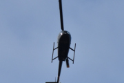 Morten 1 september 2023 - Robinson R44 besøker Høyenhall, jeg hadde to spor, og det var antennen og stripen på siden