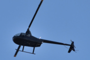 Morten 13 september 2023 - LN-OAQ besøker Høyenhall, det er her jeg ser det :-). Mine damer og herrer, dette er Helikopterdrift som kommer med sin Robinson R44 Raven II fra 2008, som jeg aldri har registrert før, men sett den mange ganger