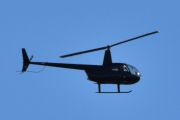 Morten 17 september 2023 - LN-OAQ besøker Høyenhall, det er Helikopterdrift som kommer med sin Robinson R44 Raven II fra 2008