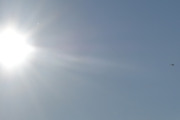 Morten 5 september 2023 - Politihelikopter og solen over Høyenhall, klokken er 17.53, men jeg har ikke tenkt å gi meg med det