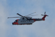 Morten 5 september 2023 - SAR Queen over Høyenhall, det er Luftforsvaret redningstjeneste som er ute med en av sine nye redningshelikoptre, men litt for langt unna til at jeg kan se nummeret